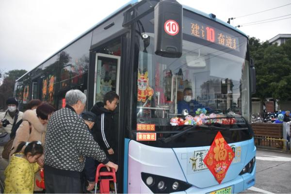 bus2.jpg bus2.jpg